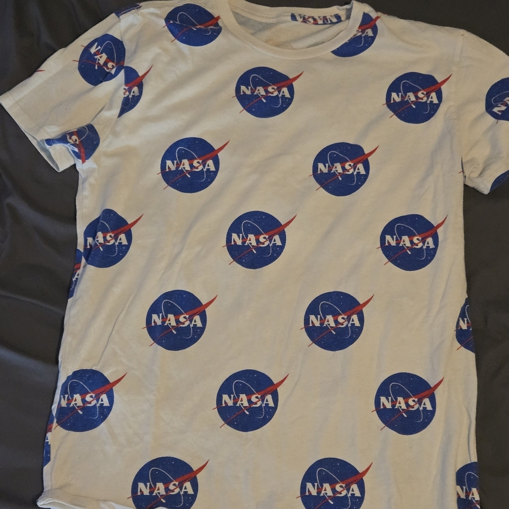 Discovery NASA tshirt. Size:L